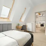 Bright And Elegant Old Town Garbary With Air Conditioning By Renters Prestige شقة