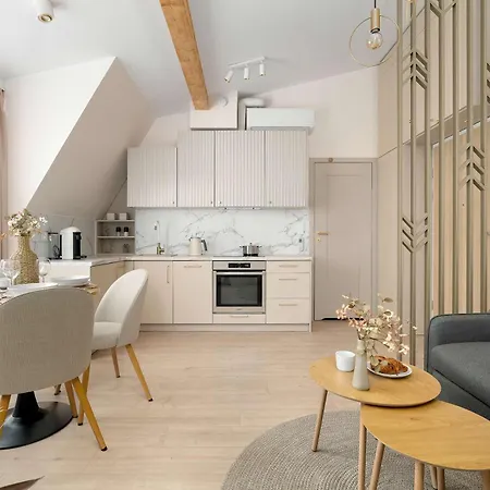 Bright And Elegant Old Town Garbary With Air Conditioning By Renters Prestige Poznaň