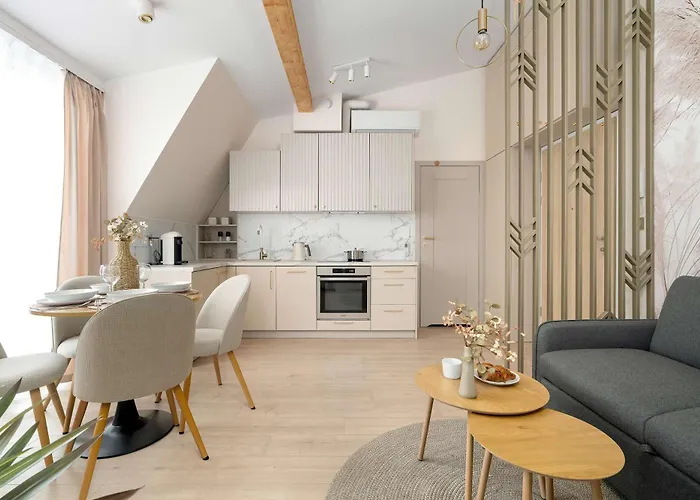 Bright And Elegant Old Town Garbary With Air Conditioning By Renters Prestige Poznań