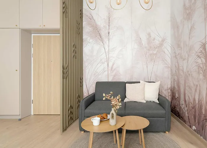 Bright And Elegant Old Town Garbary With Air Conditioning By Renters Prestige